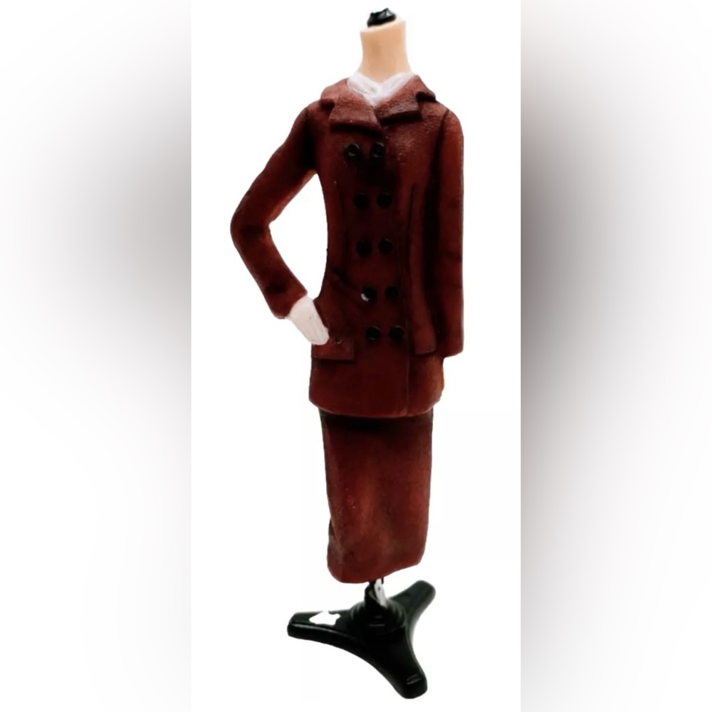 The Latest Thing Style Sensation
‘SUITABLY SOPHISTICATED’, COA - Item #77419